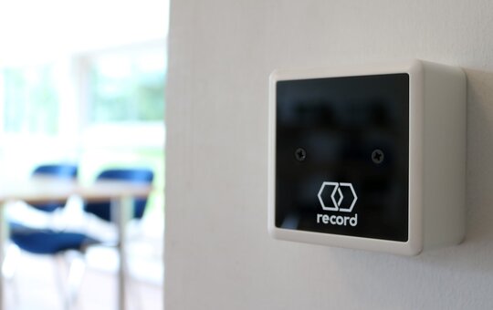 record BLS 60 – Touchless switch for automated doors