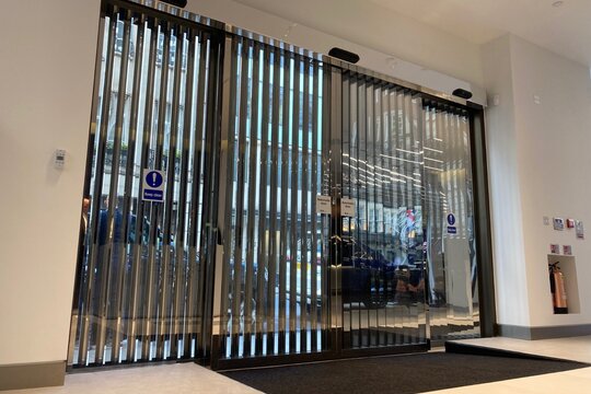 Making an entrance - Rolls Royce, Mayfair