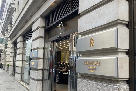 Making an entrance - Rolls Royce, Mayfair